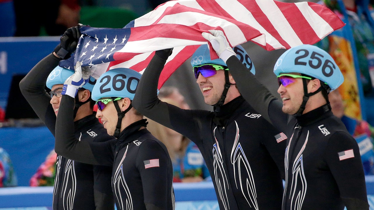 US skaters finally medal on last try
